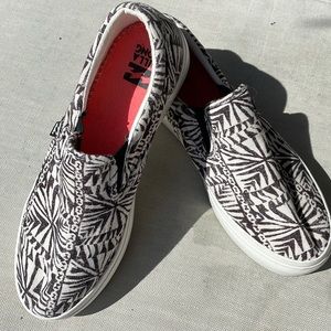 Billabong canvas shoes size 8